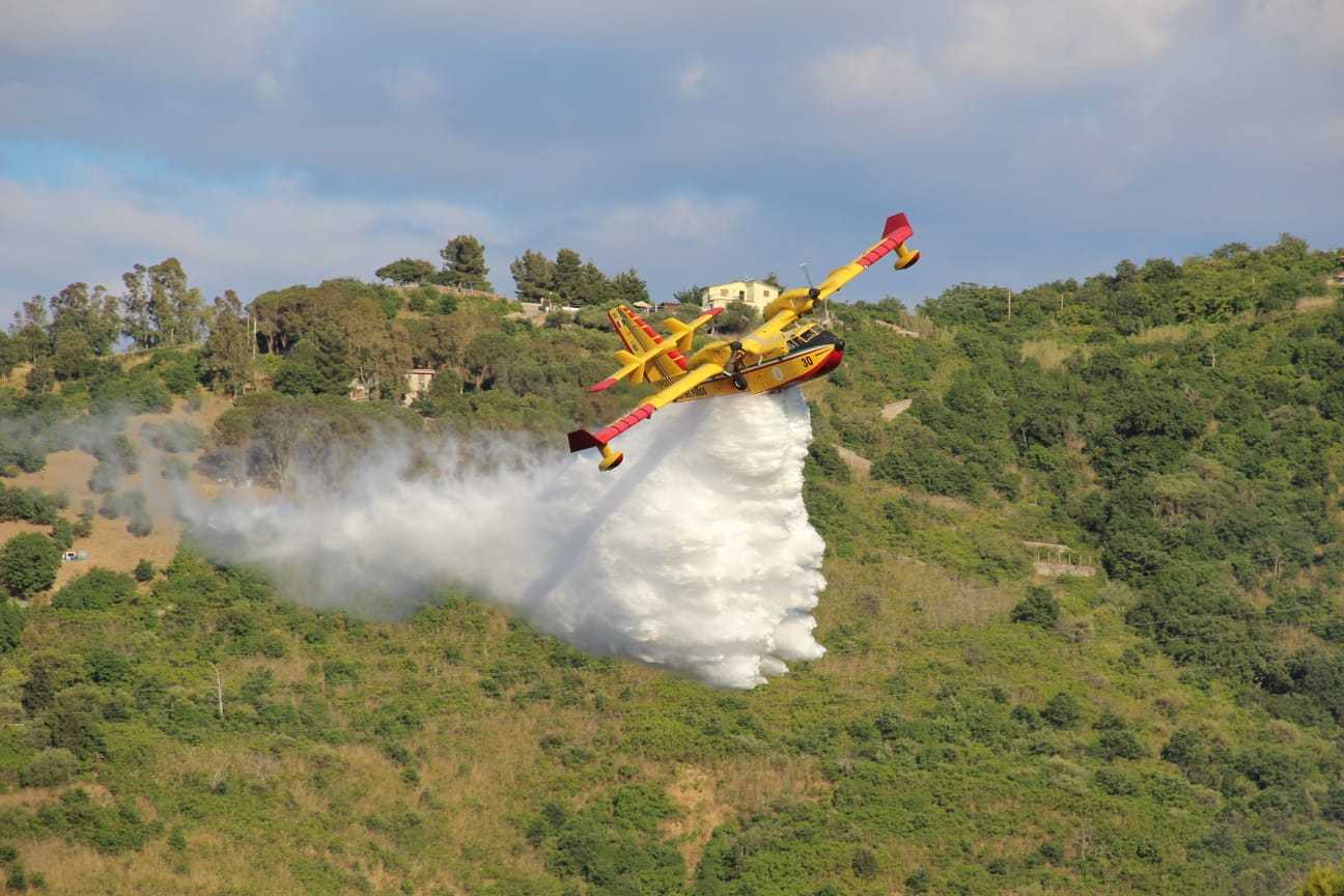 canadair-incendio-pisciotto