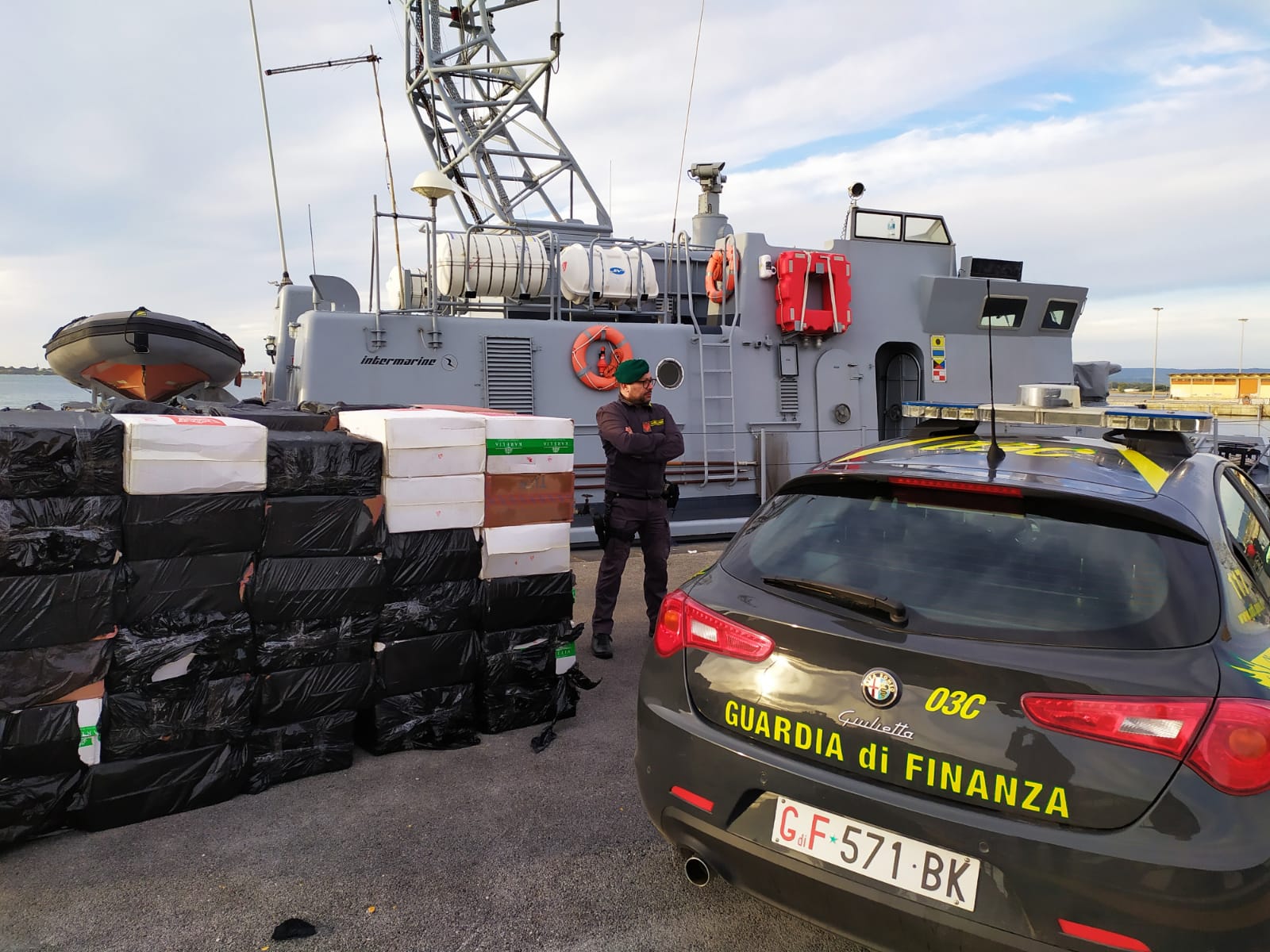 Al porto di Palermo  maxi sequestro di quasi sette tonnellate di sigarette di contrabbando al porto