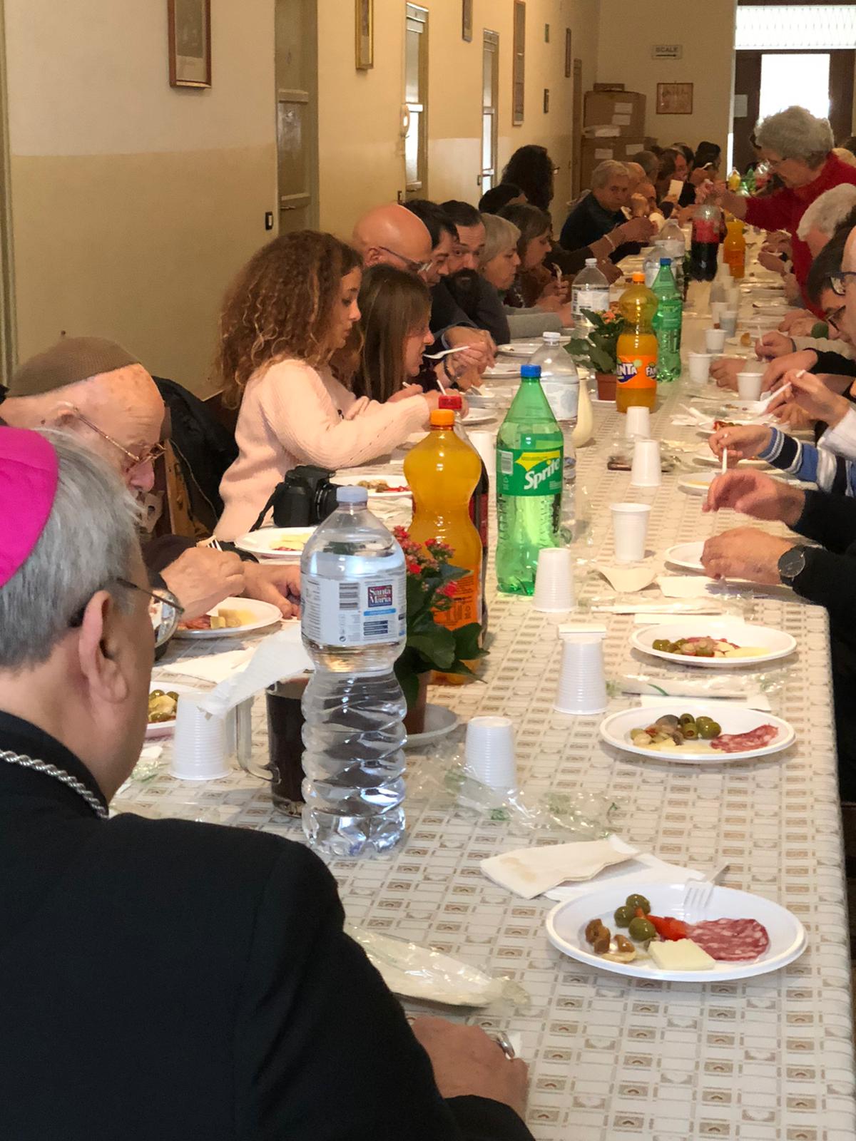 Giornata mondiale dei poveri: il vescovo di Cefalù pranza con gli ospiti di una casa d’accoglienza