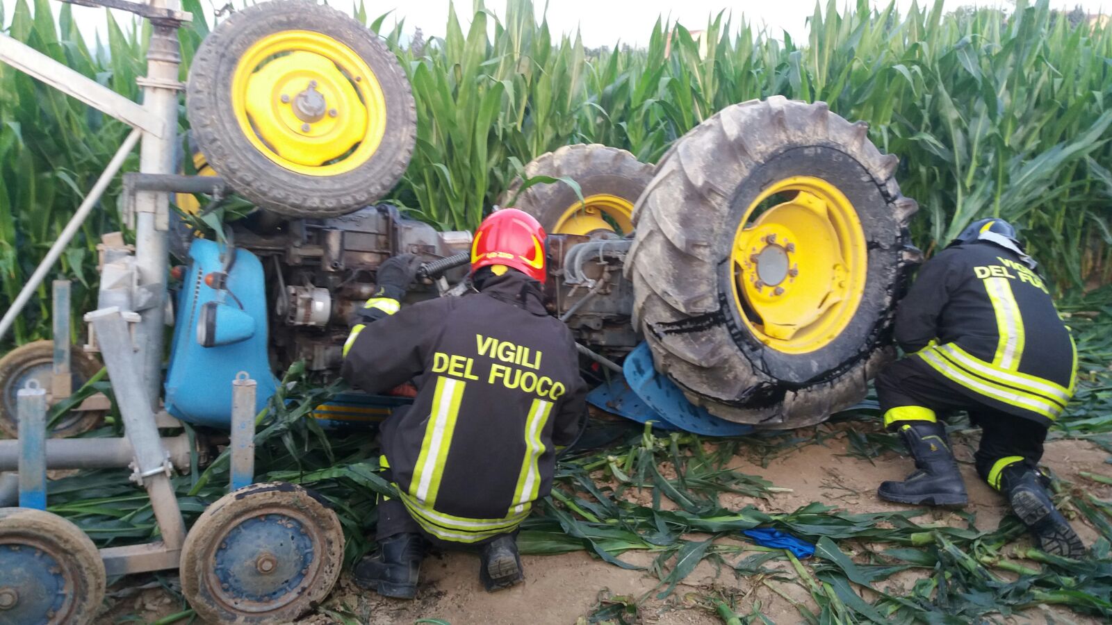 Tragedia sui campi: giovane imprenditore di 26 anni muore schiacciato dal trattore