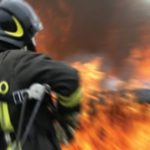 Terribile tragedia: sette bambini e la loro madre perdono la vita a causa di un incendio