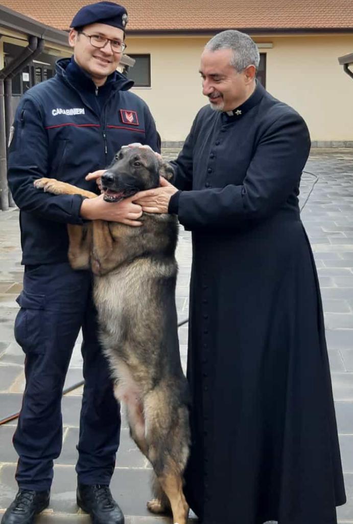 I carabinieri recuperano hashish e ottomila euro: merito del fiuto del cane Ron