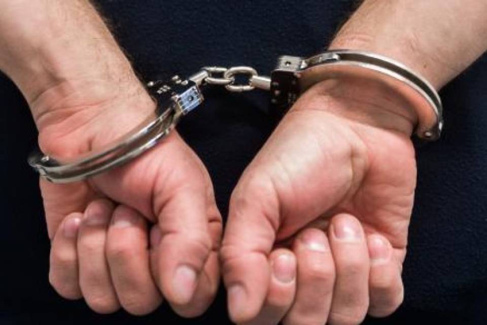 Carabinieri in borghese arrestano a Campofelice di Roccella due uomini per trasporto sostanze stupefancenti