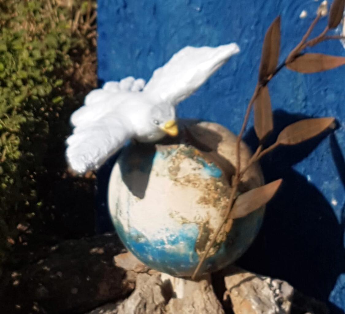 Nuovo atto vandalico dopo il ripristino: sparita la colomba dal monumento ai caduti nel quartiere Beato Agostino Novello