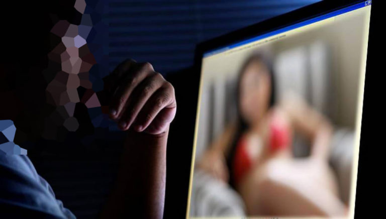 Sedicenne lascia il fidanzato: lui la minaccia e diffonde una sua foto intima sui social
