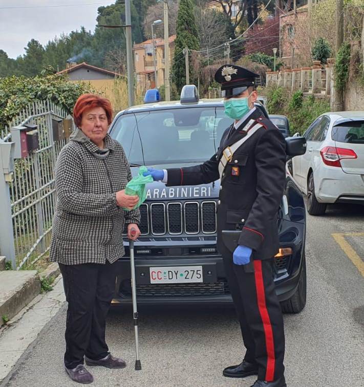 Emergenza Covid 19: carabinieri consegnano farmaco salvavita