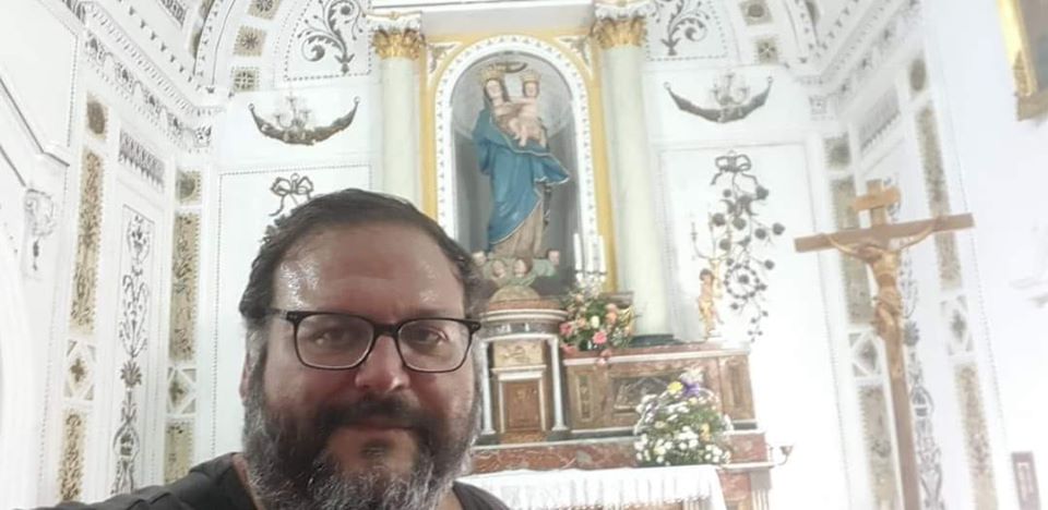 Termini Imerese: i fedeli continuano a pregare per don Valerio De Gaetani