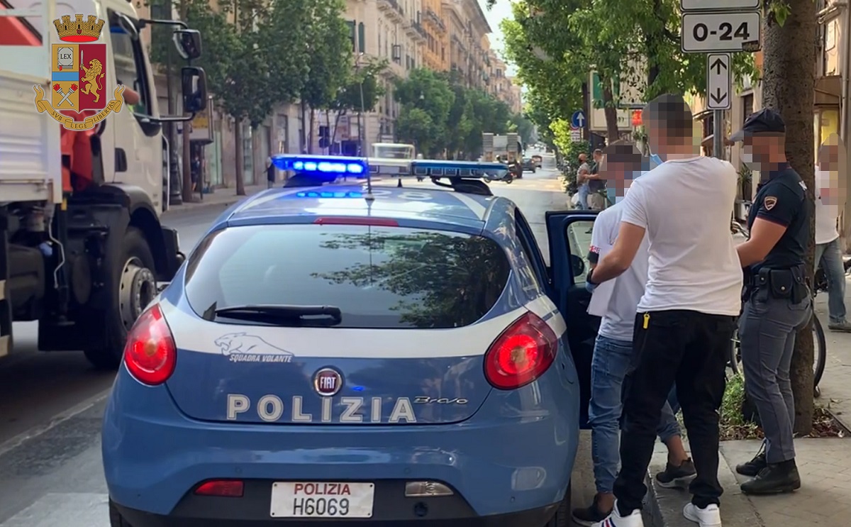 Polizia: due rapine nel centro storico di Palermo, arrestati gli autori