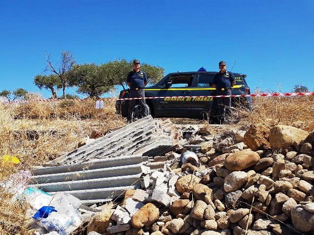 Guardia di Finanza: scoperta discarica in provincia di Palermo con oltre duemila chili di rifiuti tossici