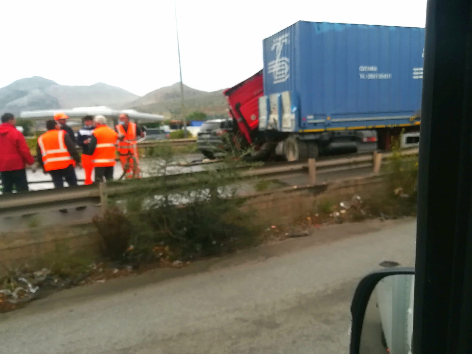 Grave incidente a Palermo, traffico in tilt in viale Regione Siciliana FOTO