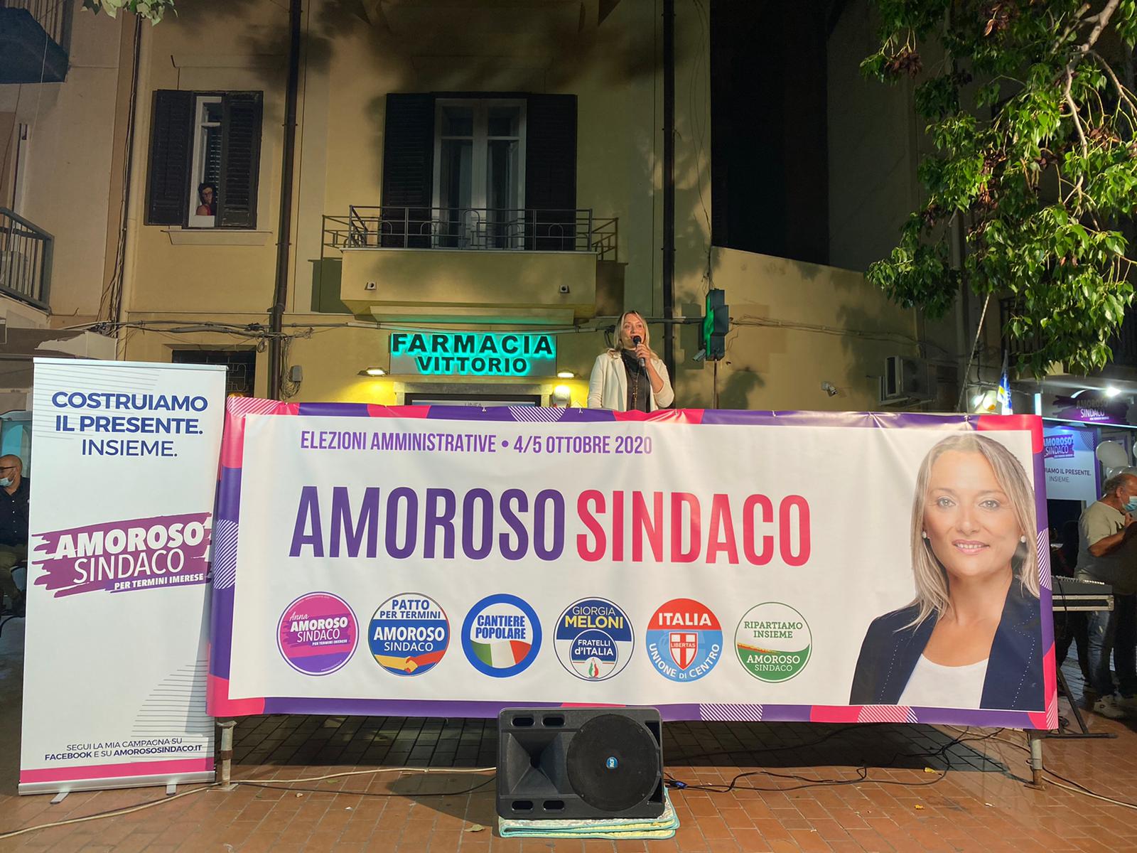 In diretta da piazza Umberto I comizio del candidato sindaco Anna Amoroso