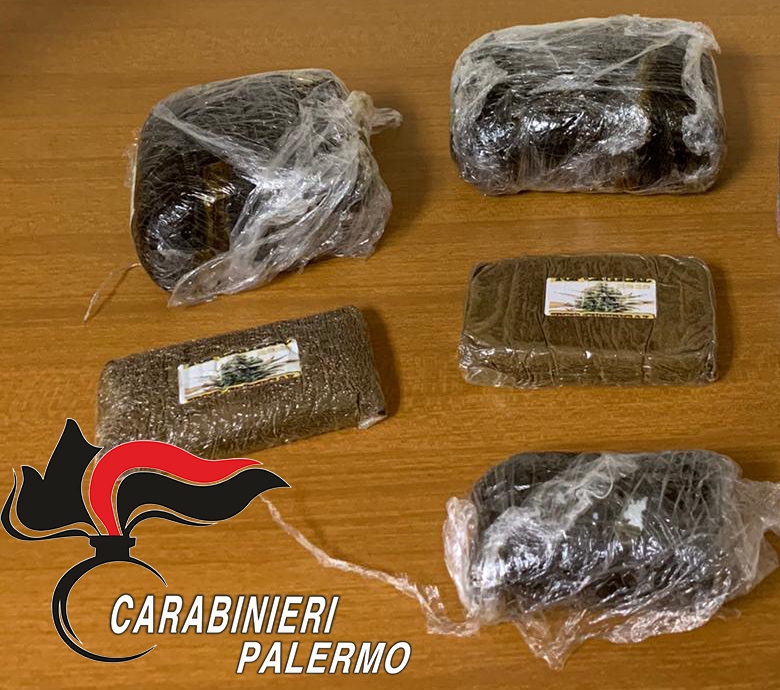 Carabinieri: arrestato pensionato trovato con mezzo chilo di fumo