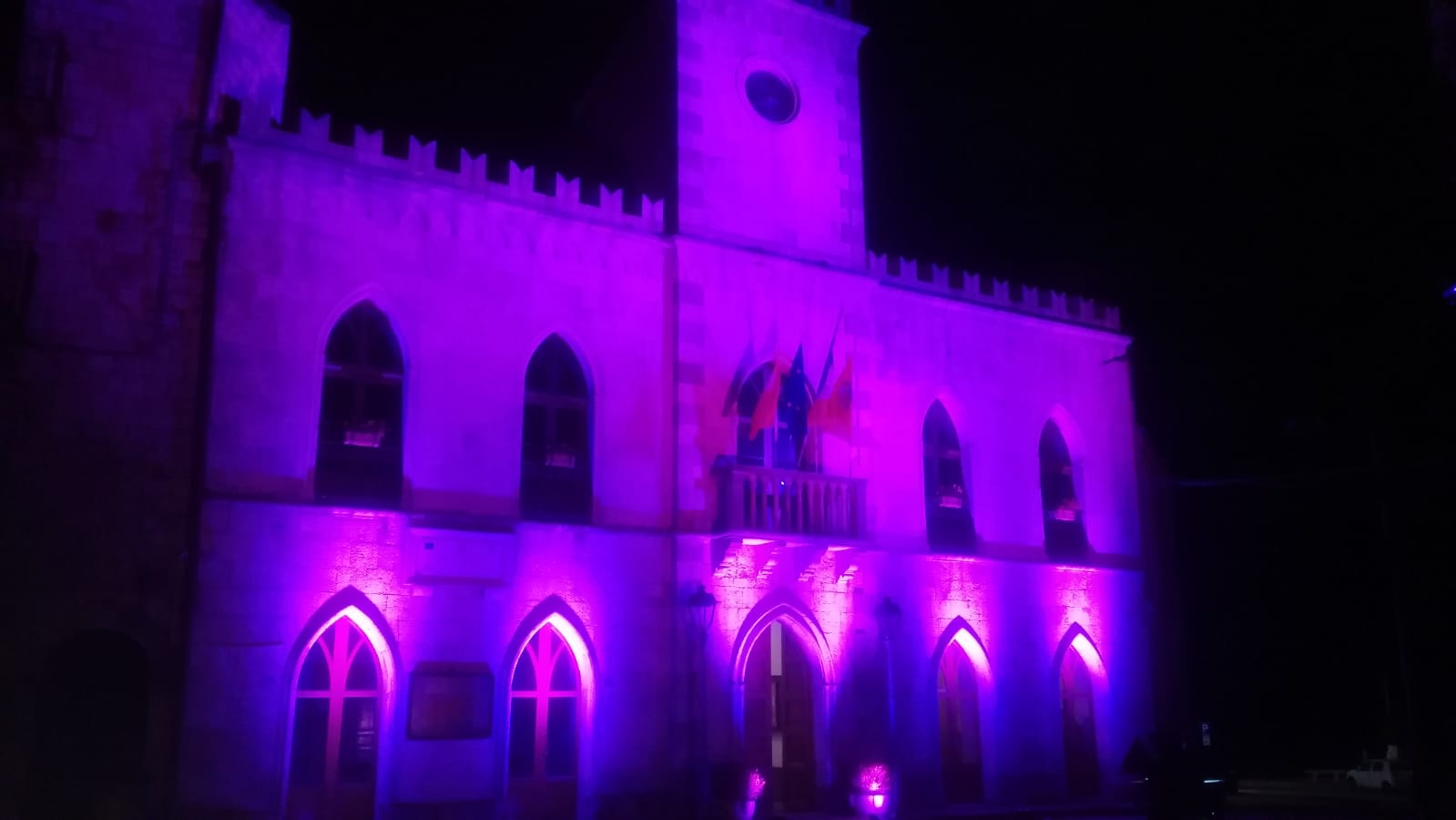 Petralia Soprana: palazzo municipale illuminato per far luce sul tumore al pancreas
