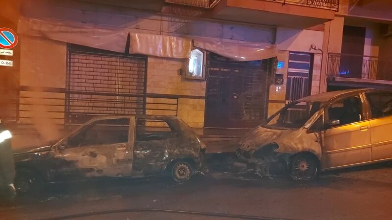 Termini Imerese: auto in fiamme nella notte nel quartiere Bevuto FOTO