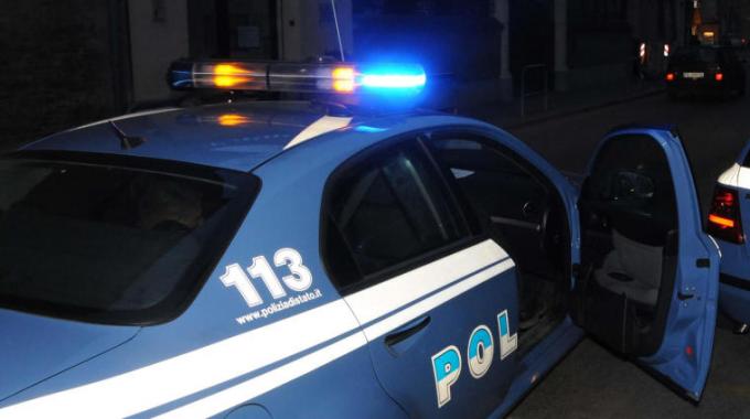 Poliziotto aggredito da baby gang a Palermo: è stato portato in ospedale