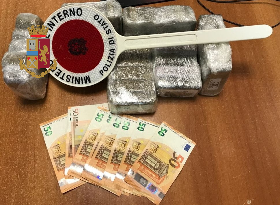 Polizia: arrestato corriere della droga in provincia di Palermo
