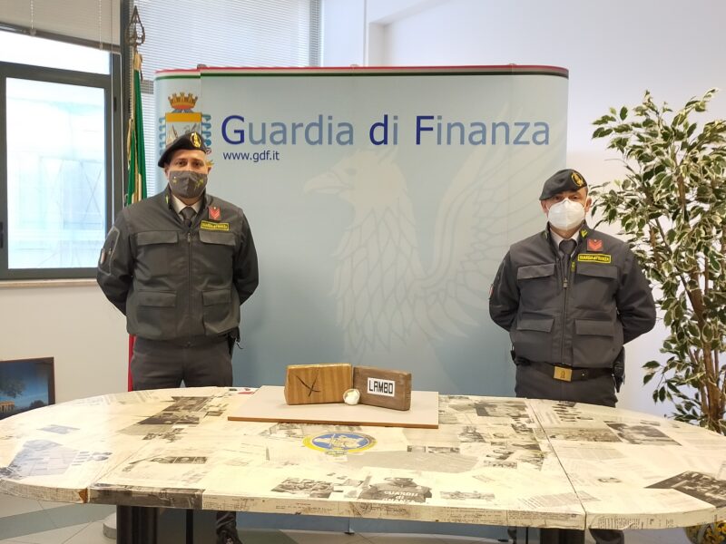 Arrestato corriere della droga: sequestrati 2,3 chili di cocaina a Palermo