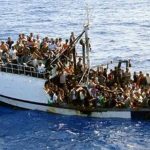 Orrore a Lampedusa: neonato gettato in mare e otto morti su un barcone trainato