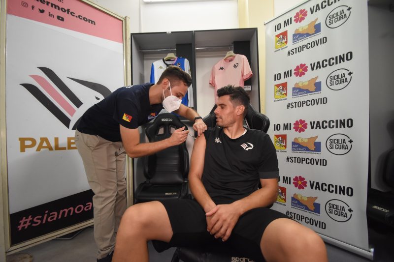 Covid: vaccino per tutti i giocatori del Palermo in collaborazione con l'Asp