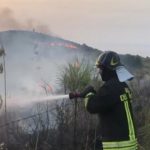 Termini Imerese: incendio lungo la strada statale 113