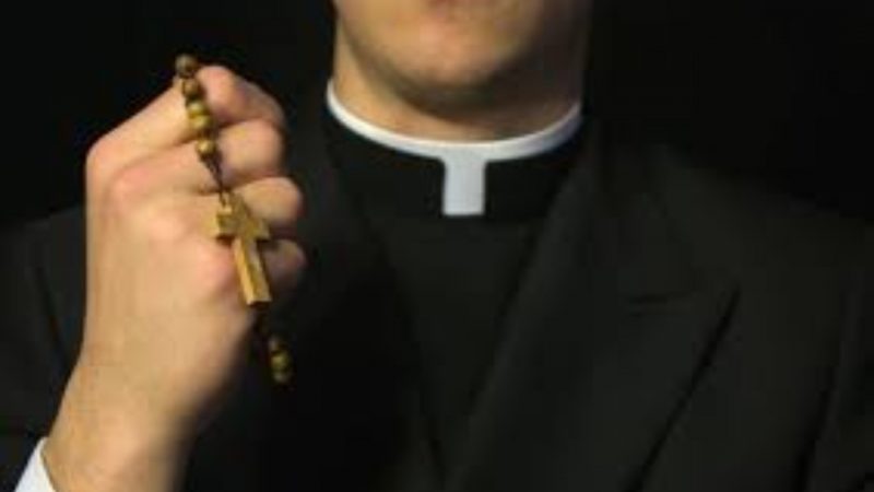 Orrore in diocesi, violenza sessuale aggravata su minori: a processo un sacerdote