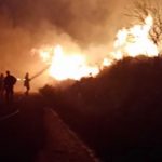 Momenti di paura nella notte a Sciara, incendio distrugge il fienile di una fattoria FOTO