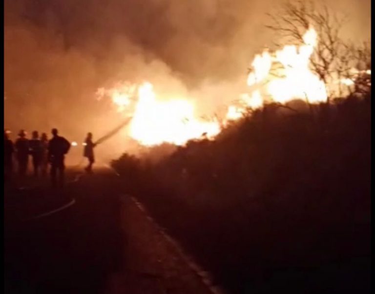 Momenti di paura nella notte a Sciara, incendio distrugge il fienile di una fattoria FOTO