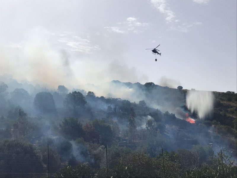 Brucia Roccapalumba: foto e video del devastante incendio, case evacuate