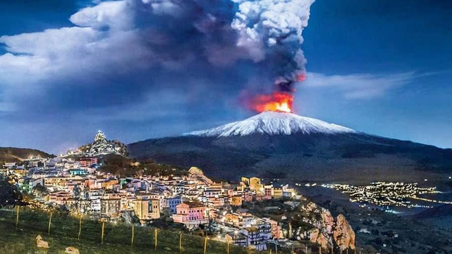 Etna: riprende l'attività eruttiva stromboliana del vulcano più grande d'Europa