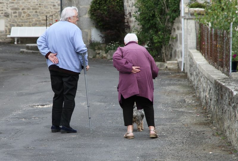 Gli anziani e l'estate: il pericolo, più che il caldo è la solitudine