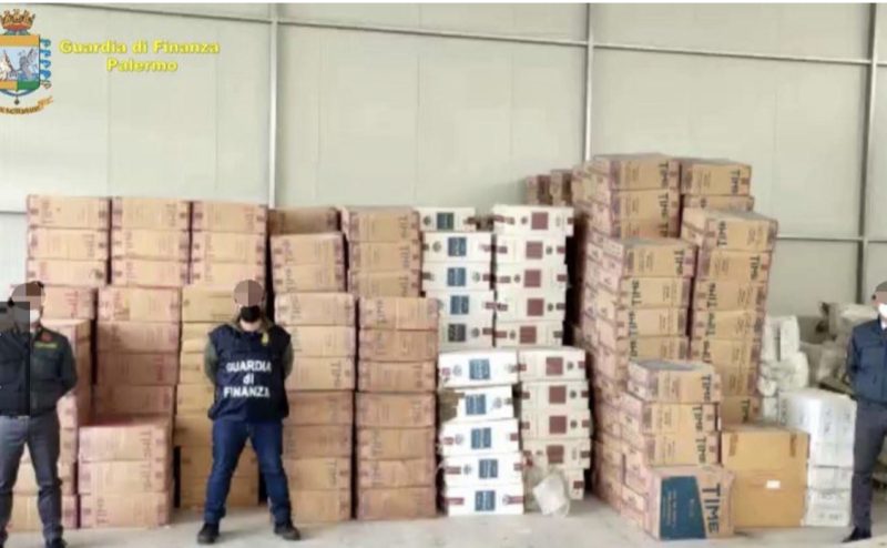 Guardia di Finanza: 13 arresti su ordine procura europea, sequestrate 23 tonnellate di sigarette e oltre 800mila euro