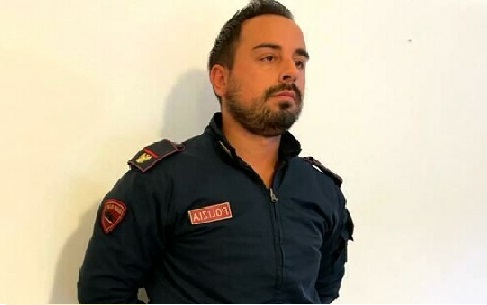 Agente di Polizia siciliano libero dal servizio salva passeggero da soffocamento