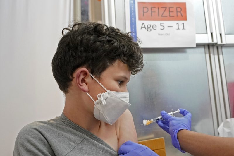 Vaccino "Pfizer": meno efficace nei bambini di 5 e 11 anni?