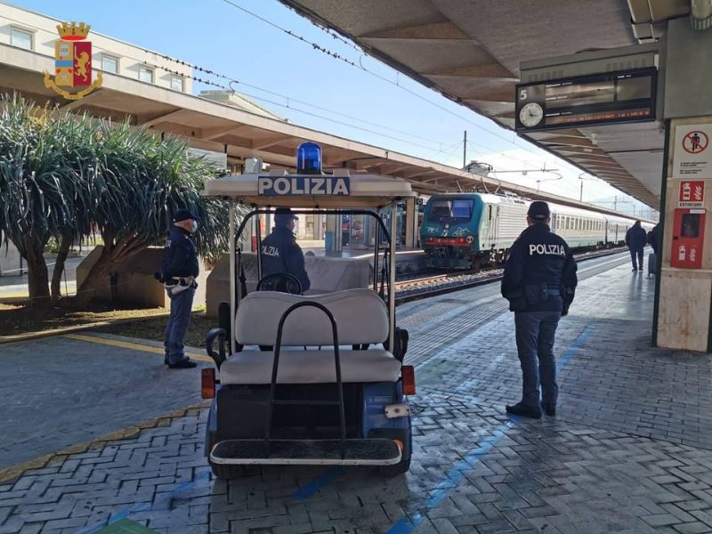 Polizia, sicurezza nelle stazioni e sui treni siciliani: 2.365 persone controllate e 5 indagati
