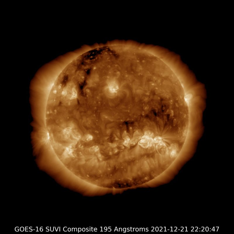 Tempesta solare in arrivo verso la Terra, il NOAA tiene sotto controllo l'attività del Sole
