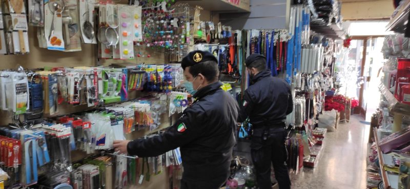 Guardia di Finanza: sequestrati circa 140mila prodotti venduti in modo illegale a Palermo