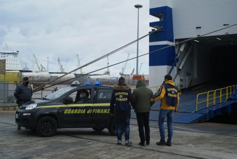 Guardia di Finanza: ricercato per usura, arrestato al porto di Palermo