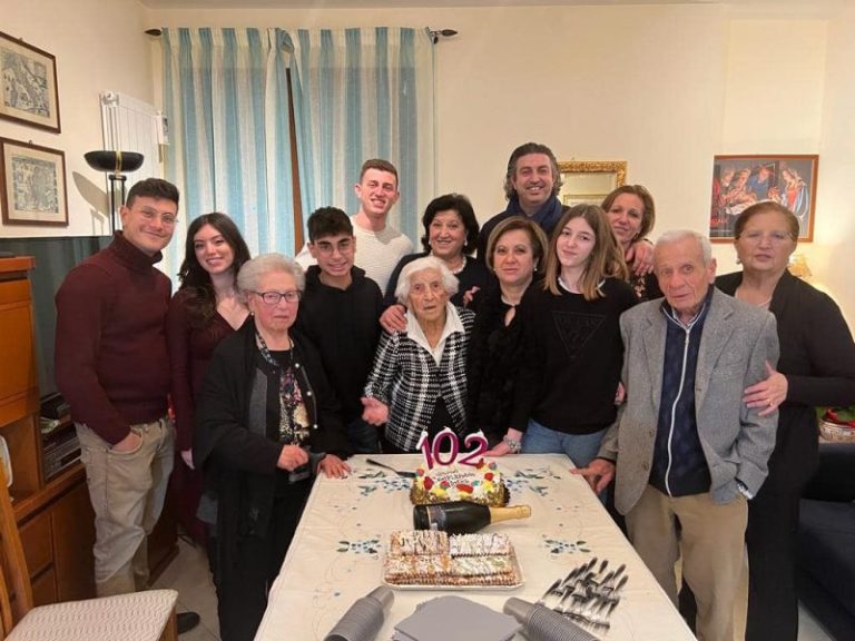 Festa a Termini Imerese per i 102 anni di nonna Nella Augeri