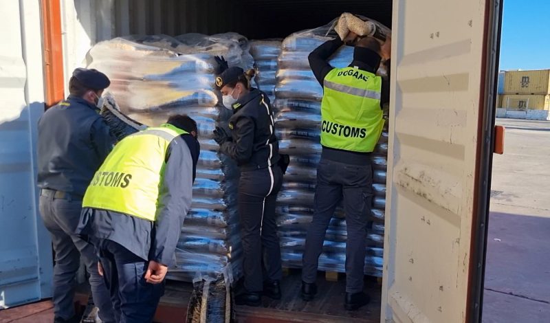 Operazione “Falso Rha”: sequestrate oltre 50 tonnellate di pellet nel porto di Palermo VIDEO