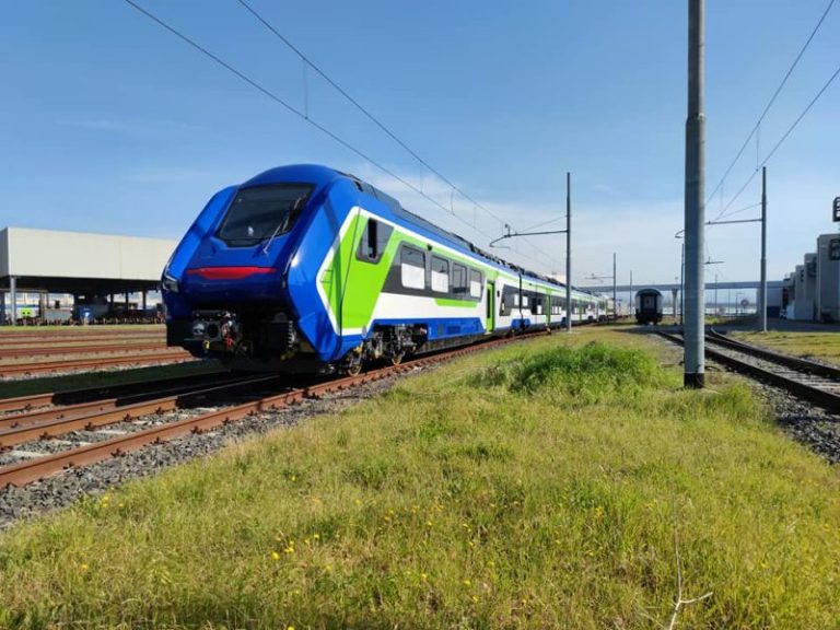 Trenitalia: più collegamenti per mete turistiche e aeroporti, torna il Cefalù Line