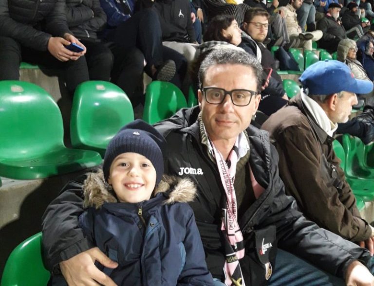 Anche il medico rosanero caccamese Giovanni Intile fa il tifo per il Palermo, con lui anche i due figli: “Forza Palermo”