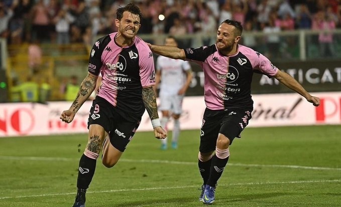 Il Palermo batte il Padova 1-0 e vola in serie B: è festa allo stadio Renzo Barbera e in città VIDEO