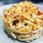 Le ricette di Himera Live: Spaghetti burro alici e pane croccante