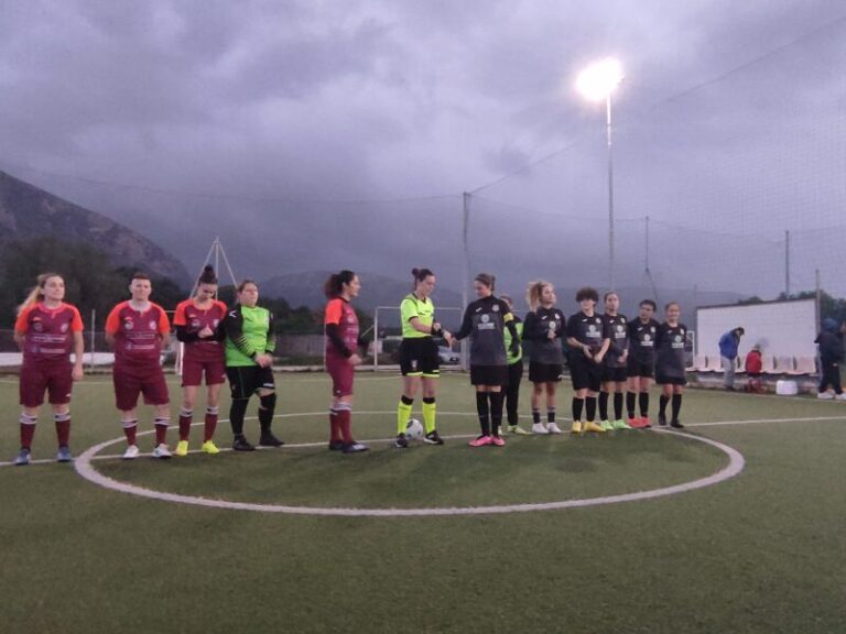 In serie C di Futsal rosa il Castellammare calcio vince in trasferta contro il Terrasini Paese di Mare