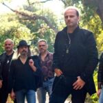 La banda rock dei Cosmopòliti: il gruppo promuove il nuovo brano