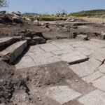 Gli scavi fanno emergere l'intera strada, la pavimentazione e un antico capitello: a Segesta ingresso gratis il 25 aprile FOTO