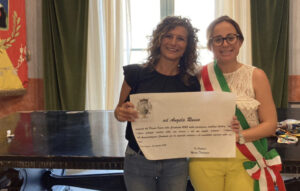 Termini Imerese: il sindaco Maria Terranova conferisce un encomio alla pittrice termitana Angela Russo