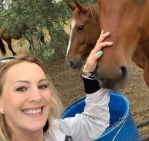 Incendio Cefalù: Maria David morta a 42 anni per salvare i suoi cavalli, sindaco proclama lutto cittadino FOTO