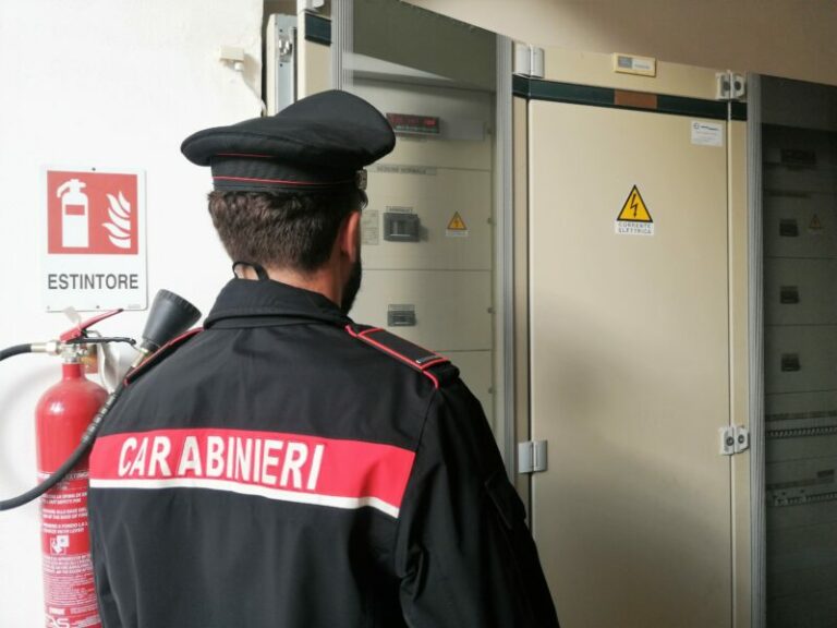 Carabinieri denunciano 18 persone per furto di energia elettrica