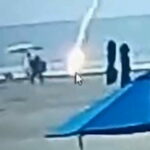 Giovane donna folgorata da un fulmine sulla spiaggia IL VIDEO